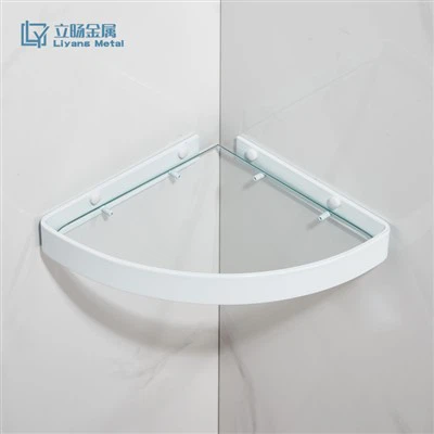 ชั้นวางของมุมห้องอาบน้ำสีขาว